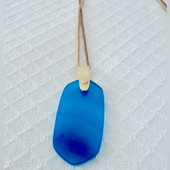NWOT Kendra Scott Inez pendant necklace, beautiful blue glass stone with gold - Picture 2 of 4